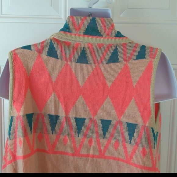 B-Sharp drape front sweater vest with collar - Picture 6 of 9